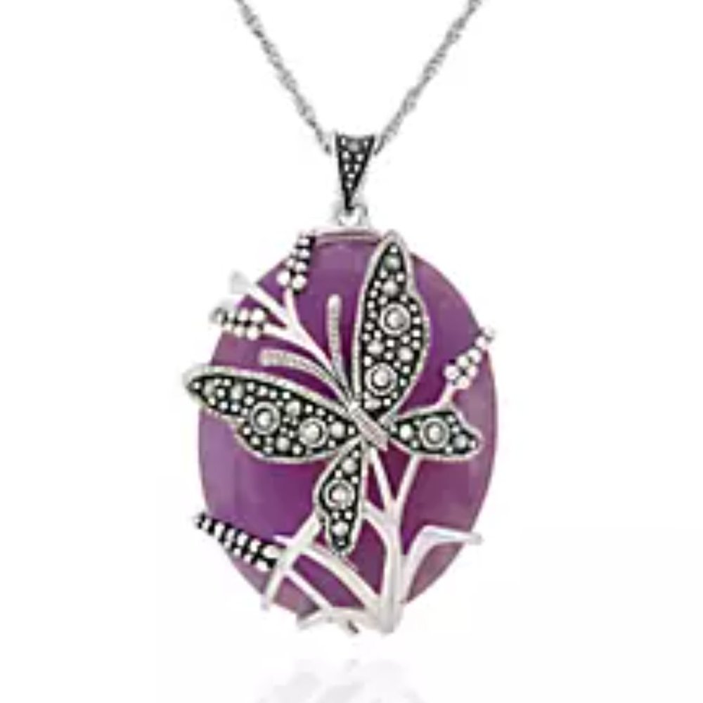 NIB Lavender Agate Marc Butterfly Oval Pendant with 18” Chain MC91760LA